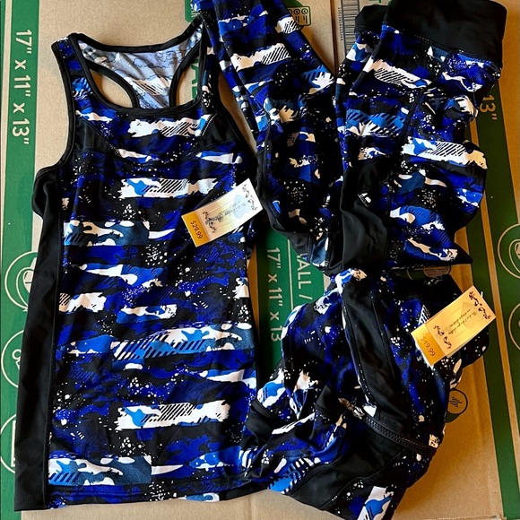 38+ NWT & Like New clothing box (various, mystery box) - Picture 9 of 16